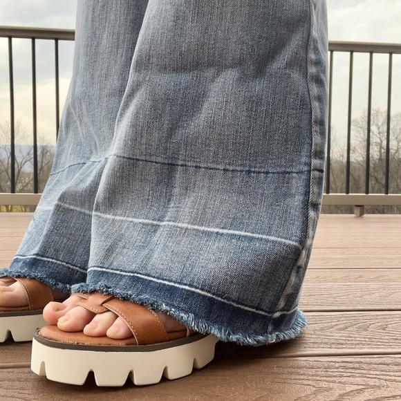 Tummy Control Release Hem Flare Judy Blue Jeans - Picture 2 of 4